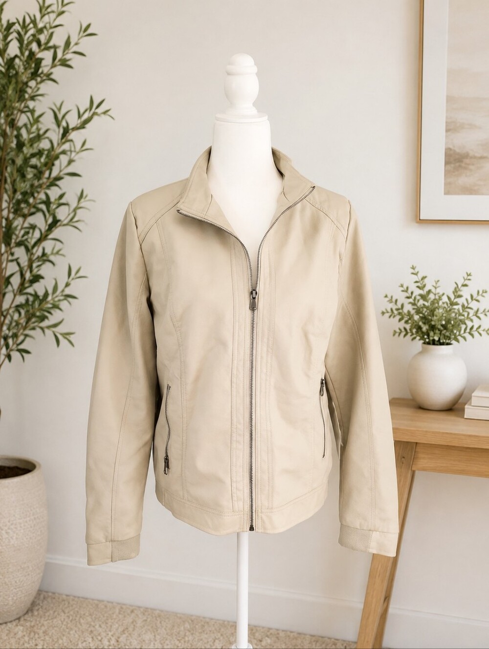 Royalty For Me Juniors Large Cream Faux Leather Moto Jacket Zip Pockets